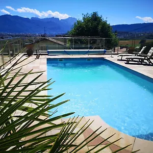 https://studio-bellevue-independant-piscine-parking-terrasse.hotels-rhonealpes.com